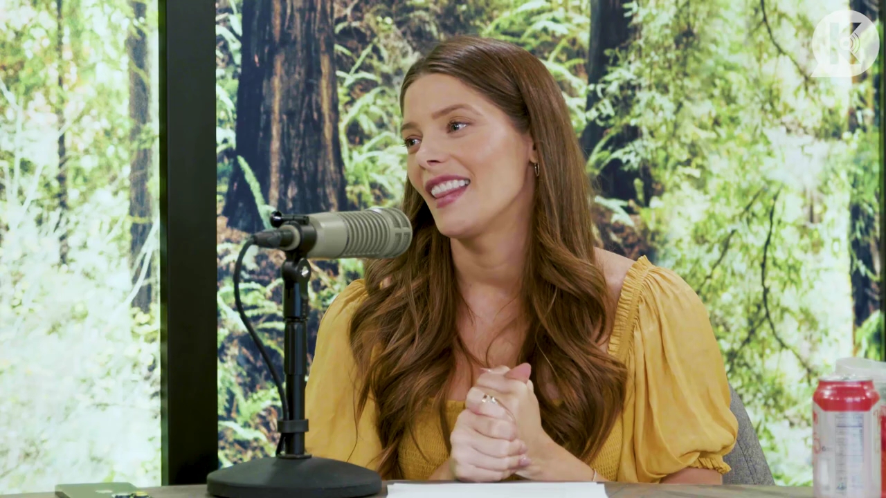 Ashley-Greene-dot-nl_TheTwilightEffect-BreakingDawnPart2-RewatchPart1of3-0401.jpg