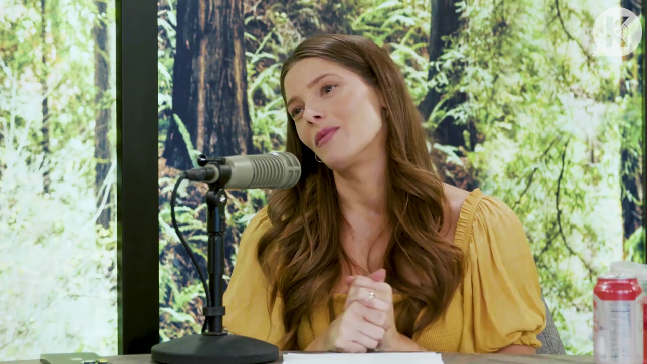 Ashley-Greene-dot-nl_TheTwilightEffect-BreakingDawnPart2-RewatchPart1of3-0402.jpg