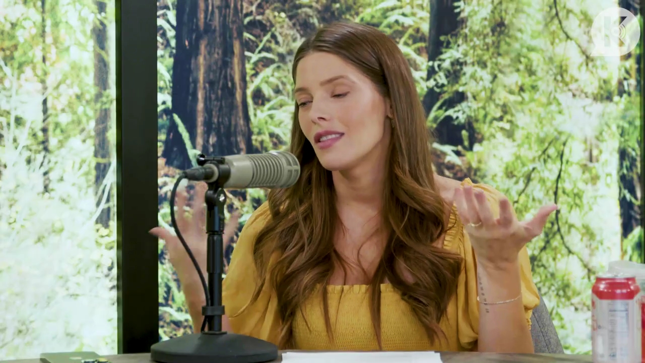 Ashley-Greene-dot-nl_TheTwilightEffect-BreakingDawnPart2-RewatchPart1of3-0404.jpg