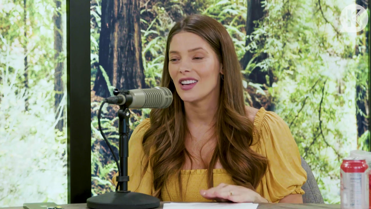 Ashley-Greene-dot-nl_TheTwilightEffect-BreakingDawnPart2-RewatchPart1of3-0411.jpg