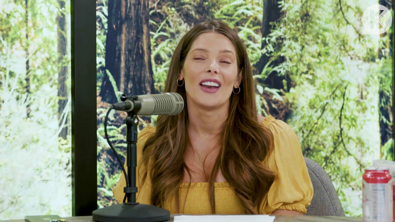 Ashley-Greene-dot-nl_TheTwilightEffect-BreakingDawnPart2-RewatchPart1of3-0415.jpg