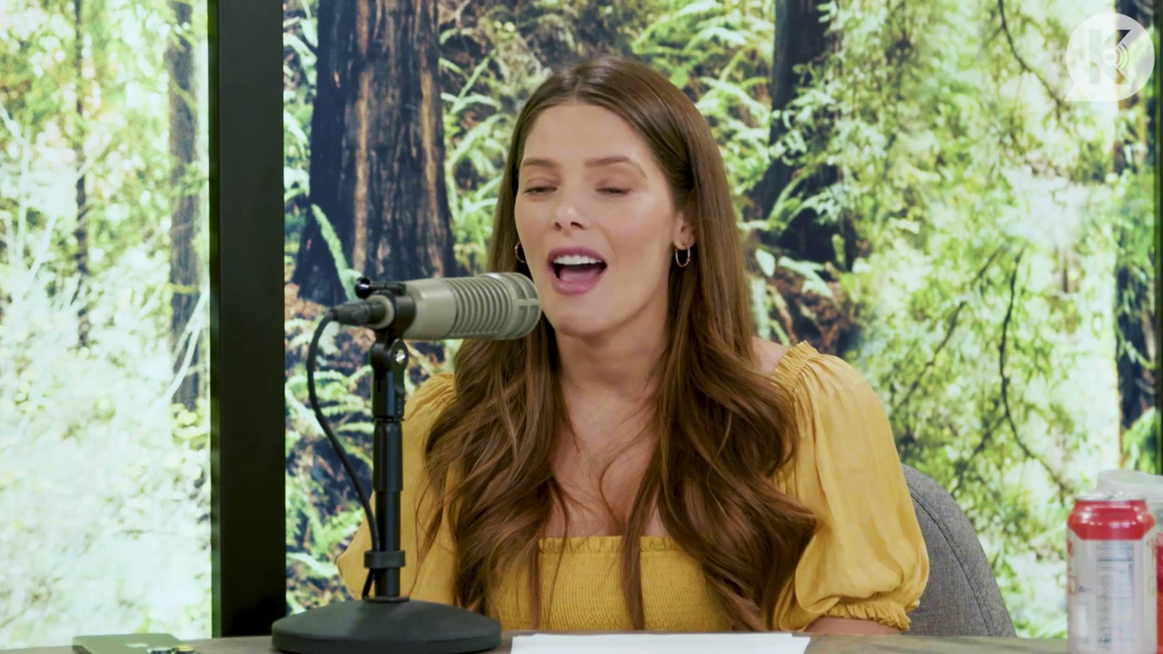 Ashley-Greene-dot-nl_TheTwilightEffect-BreakingDawnPart2-RewatchPart1of3-0417.jpg