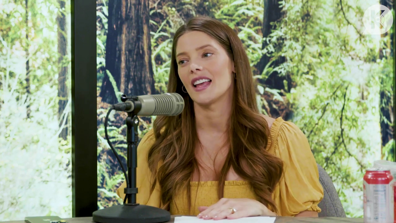 Ashley-Greene-dot-nl_TheTwilightEffect-BreakingDawnPart2-RewatchPart1of3-0420.jpg
