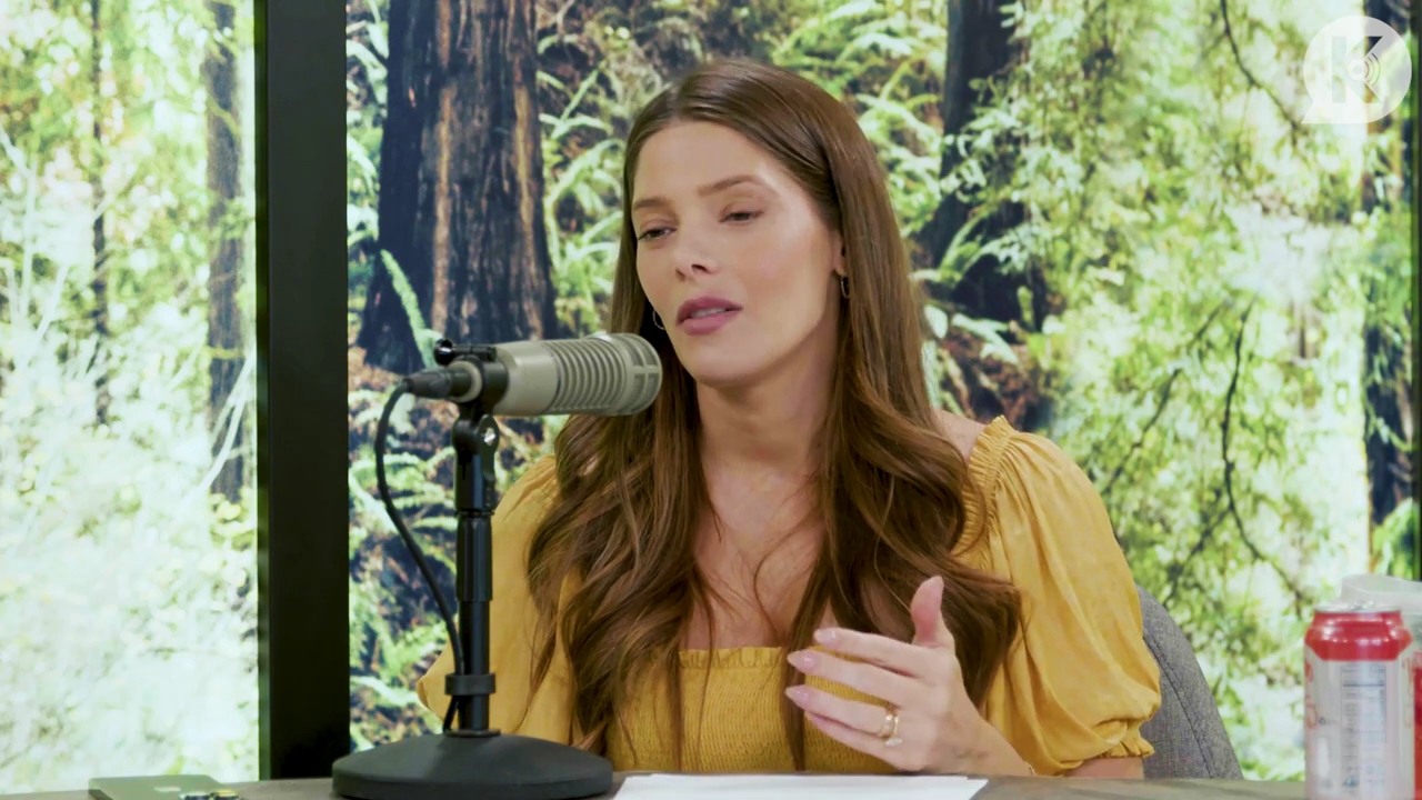 Ashley-Greene-dot-nl_TheTwilightEffect-BreakingDawnPart2-RewatchPart1of3-0423.jpg