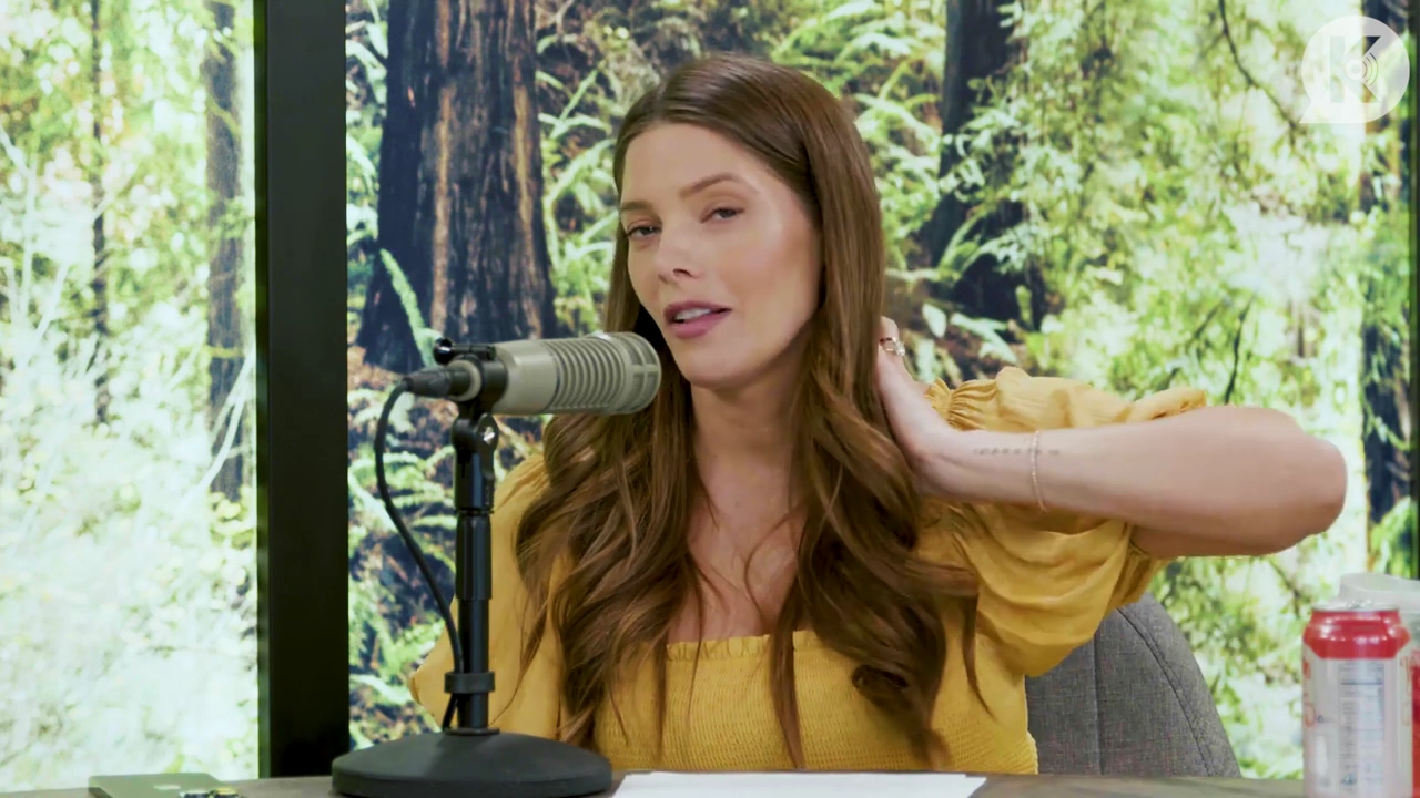 Ashley-Greene-dot-nl_TheTwilightEffect-BreakingDawnPart2-RewatchPart1of3-0424.jpg