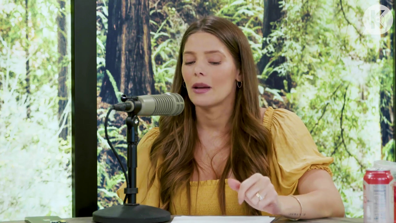 Ashley-Greene-dot-nl_TheTwilightEffect-BreakingDawnPart2-RewatchPart1of3-0427.jpg