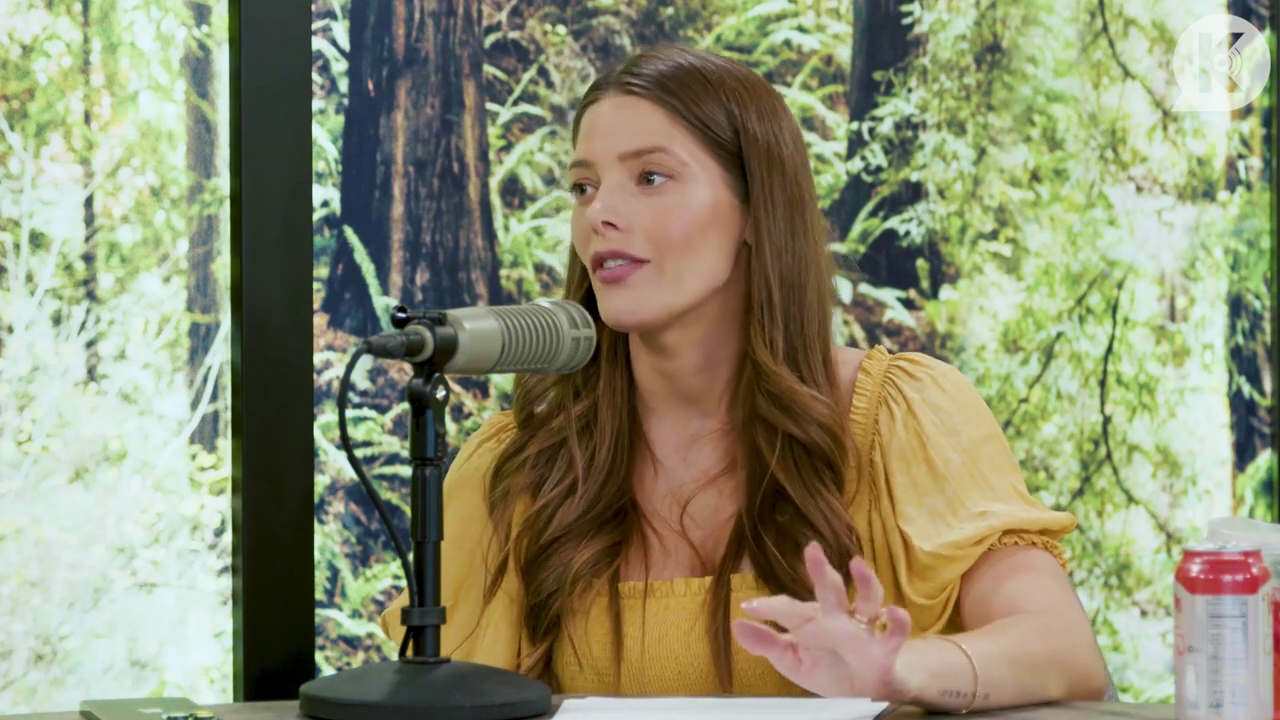 Ashley-Greene-dot-nl_TheTwilightEffect-BreakingDawnPart2-RewatchPart1of3-0429.jpg