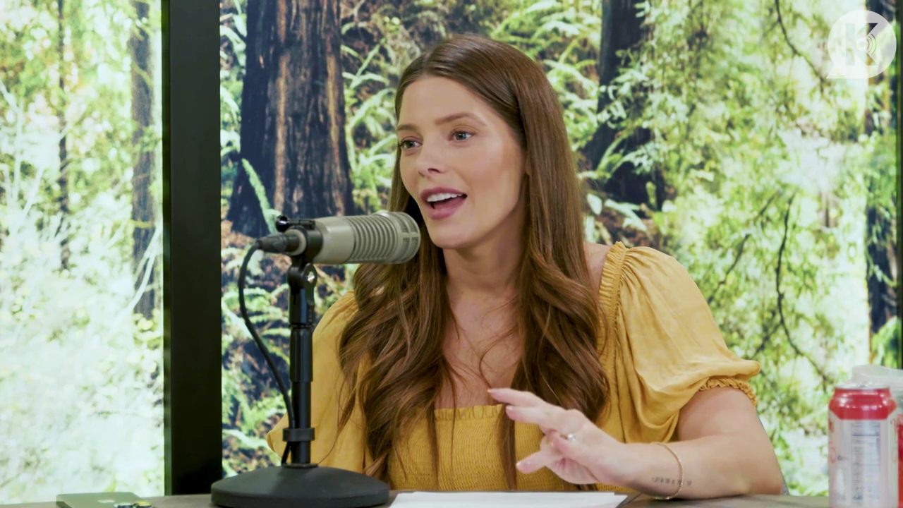 Ashley-Greene-dot-nl_TheTwilightEffect-BreakingDawnPart2-RewatchPart1of3-0431.jpg