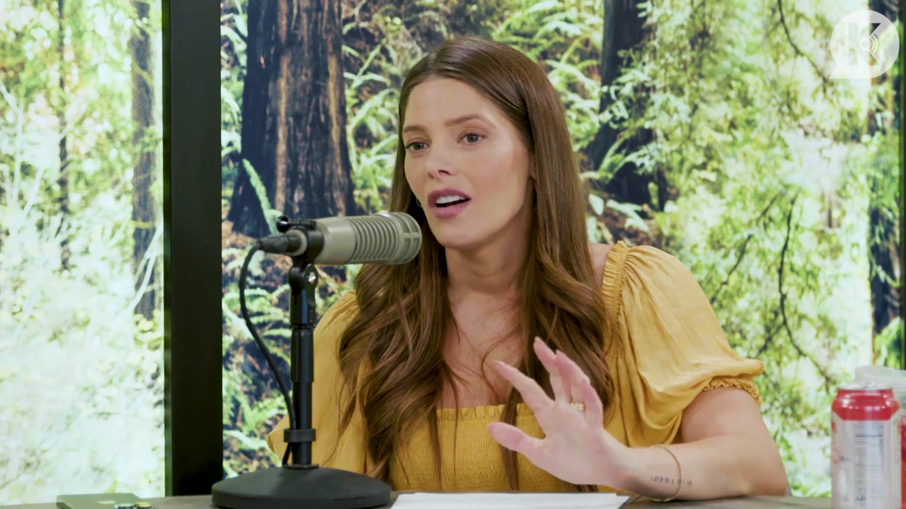 Ashley-Greene-dot-nl_TheTwilightEffect-BreakingDawnPart2-RewatchPart1of3-0433.jpg