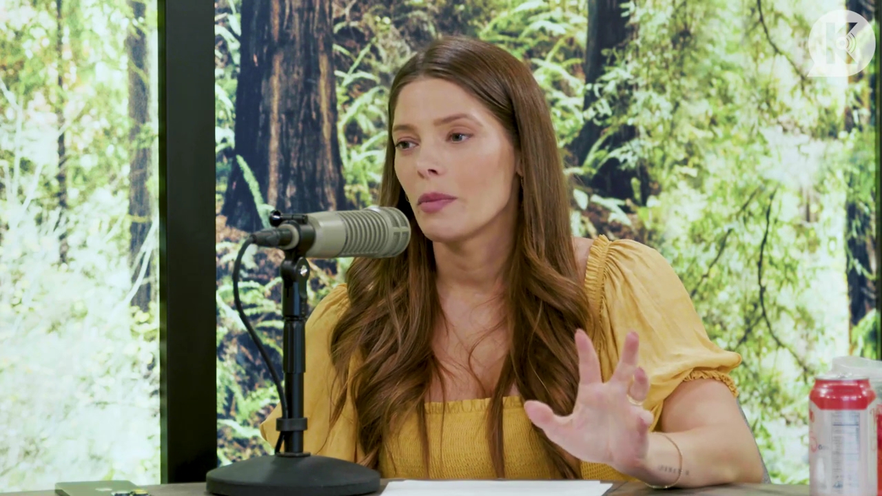 Ashley-Greene-dot-nl_TheTwilightEffect-BreakingDawnPart2-RewatchPart1of3-0434.jpg