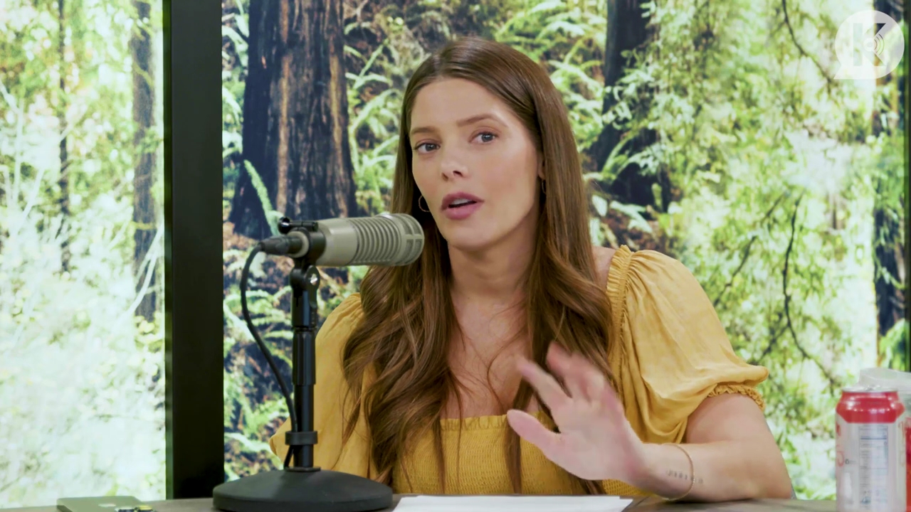 Ashley-Greene-dot-nl_TheTwilightEffect-BreakingDawnPart2-RewatchPart1of3-0436.jpg
