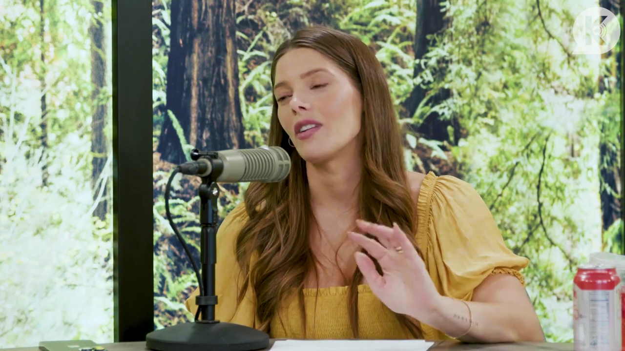 Ashley-Greene-dot-nl_TheTwilightEffect-BreakingDawnPart2-RewatchPart1of3-0439.jpg