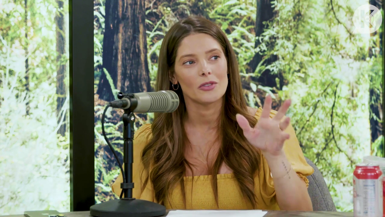Ashley-Greene-dot-nl_TheTwilightEffect-BreakingDawnPart2-RewatchPart1of3-0440.jpg