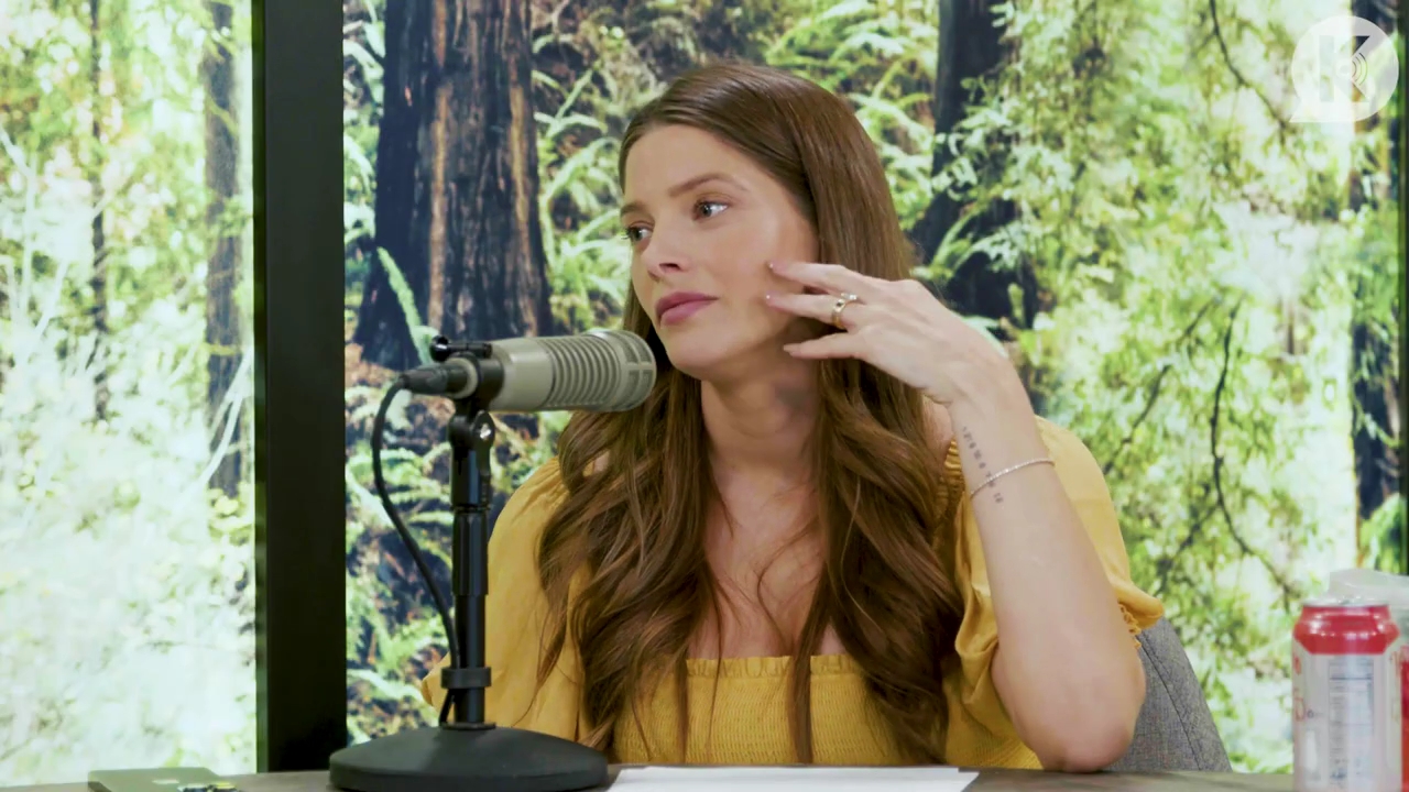 Ashley-Greene-dot-nl_TheTwilightEffect-BreakingDawnPart2-RewatchPart1of3-0445.jpg