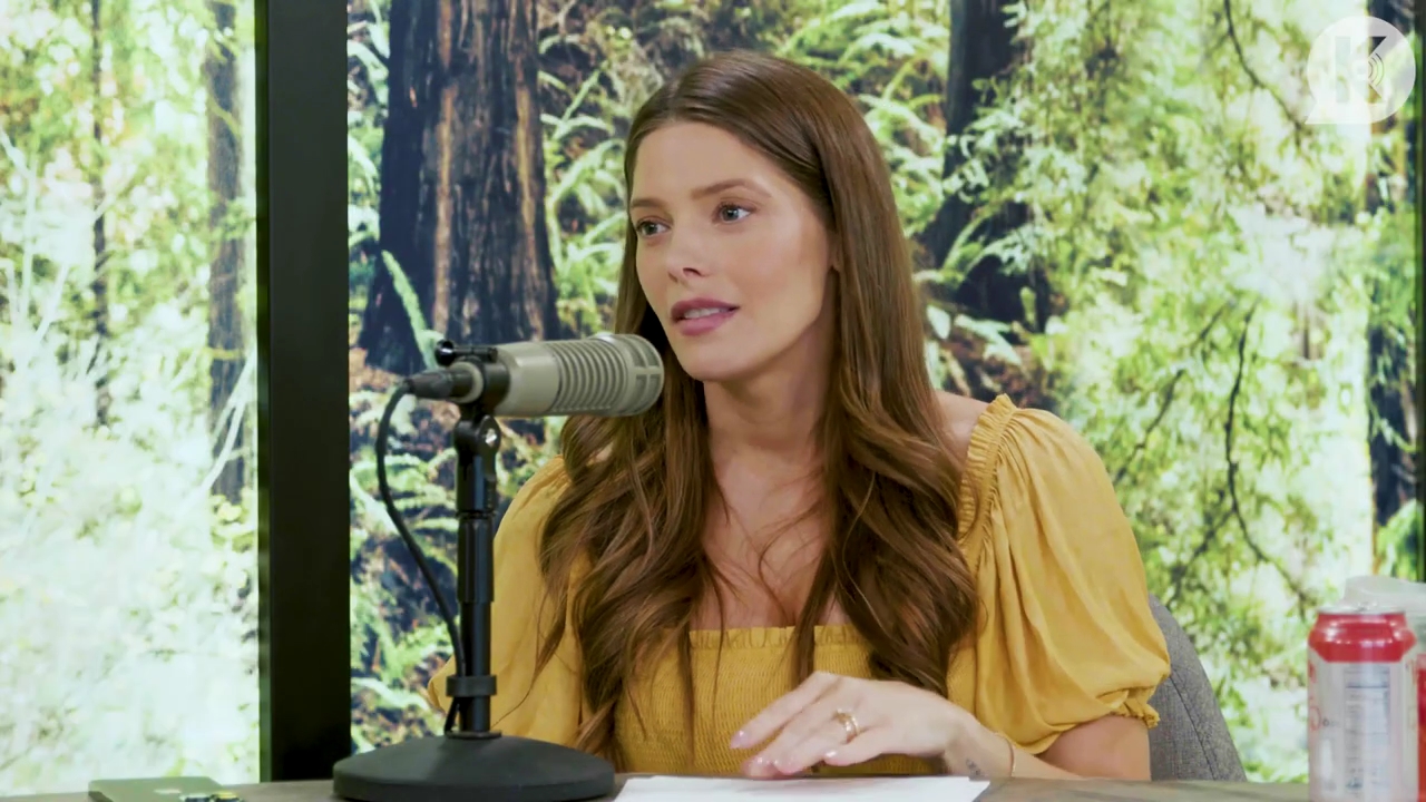 Ashley-Greene-dot-nl_TheTwilightEffect-BreakingDawnPart2-RewatchPart1of3-0448.jpg