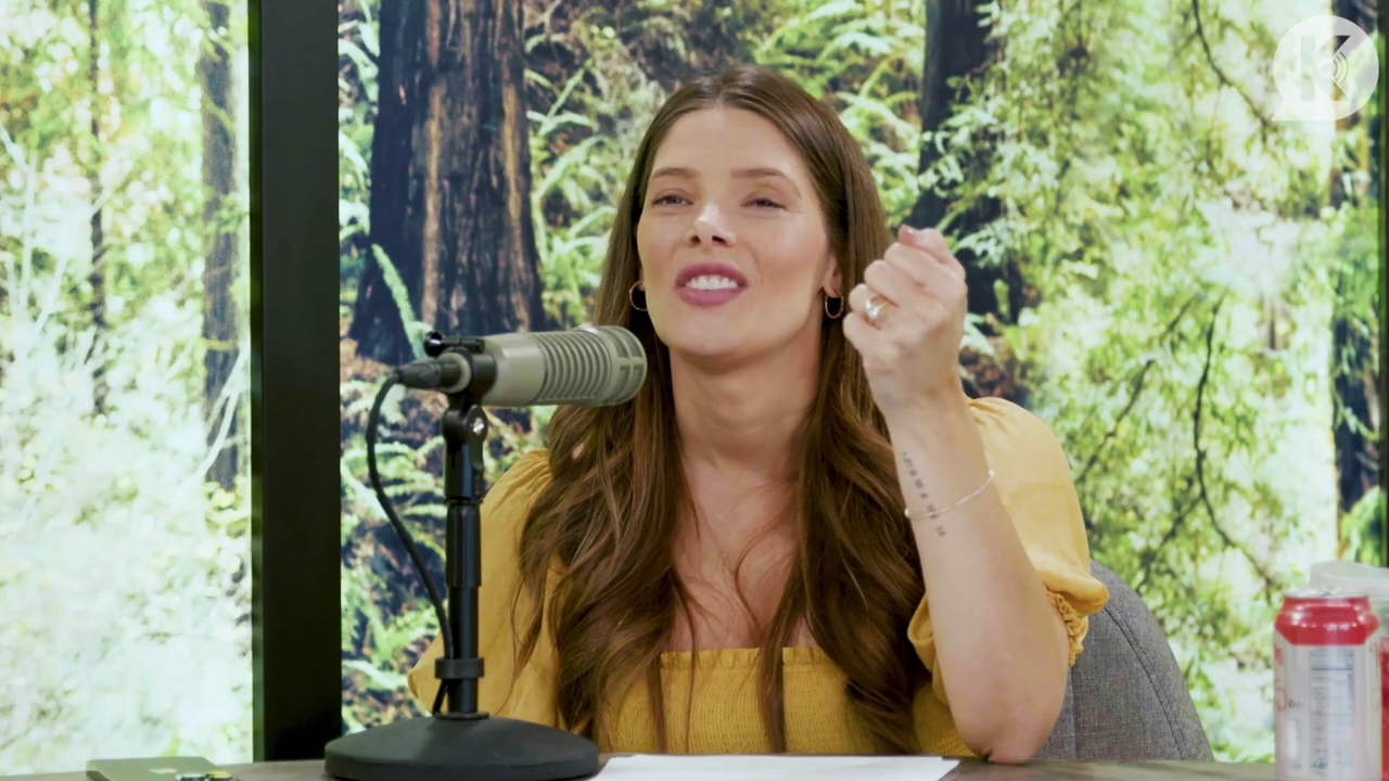 Ashley-Greene-dot-nl_TheTwilightEffect-BreakingDawnPart2-RewatchPart1of3-0474.jpg
