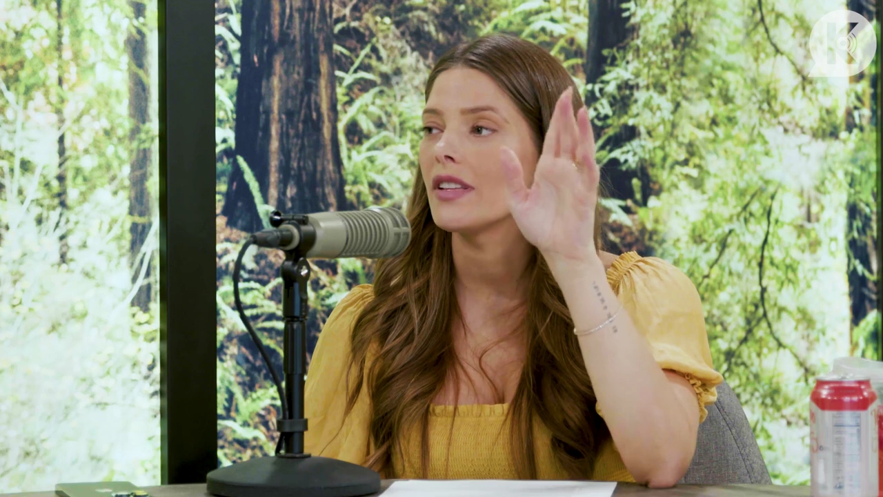 Ashley-Greene-dot-nl_TheTwilightEffect-BreakingDawnPart2-RewatchPart1of3-0509.jpg