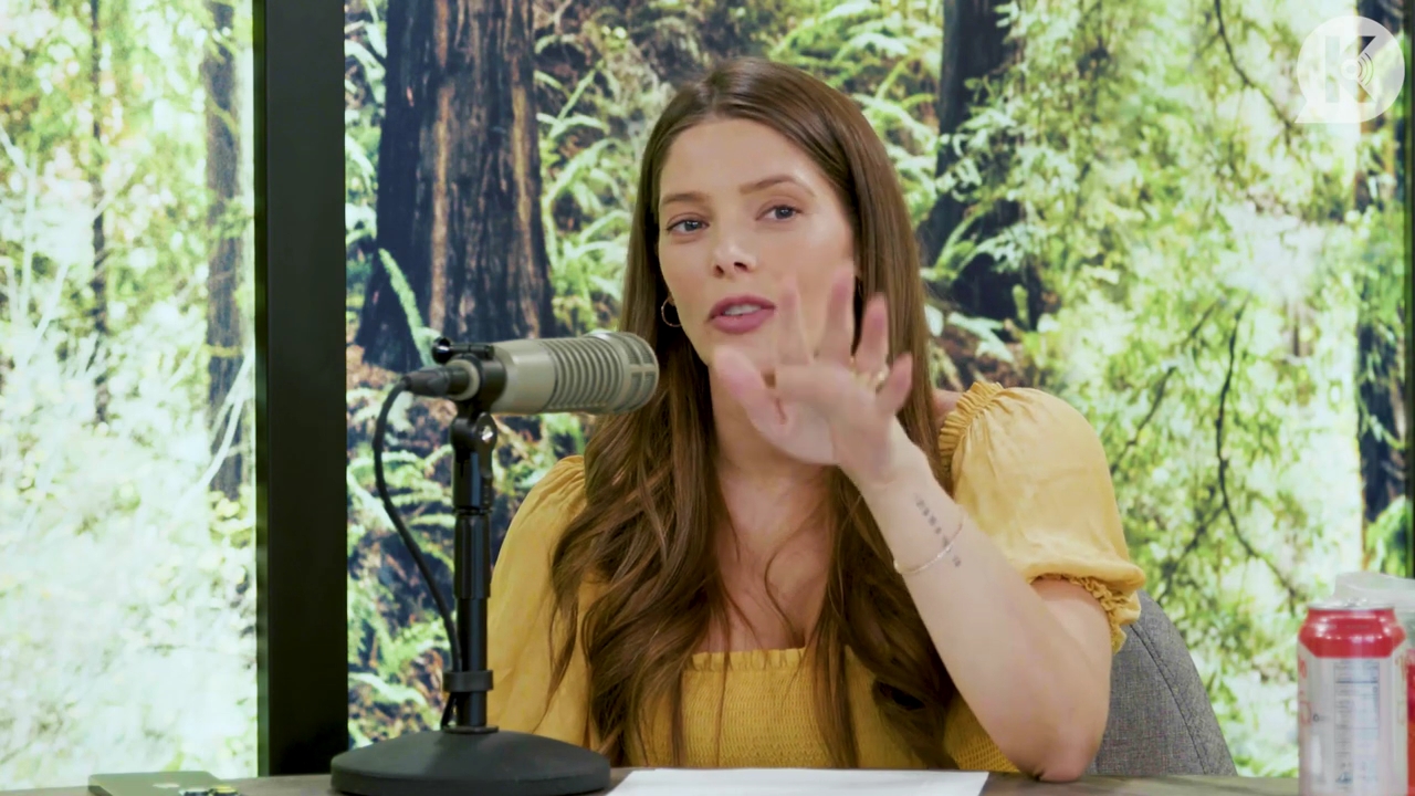 Ashley-Greene-dot-nl_TheTwilightEffect-BreakingDawnPart2-RewatchPart1of3-0511.jpg