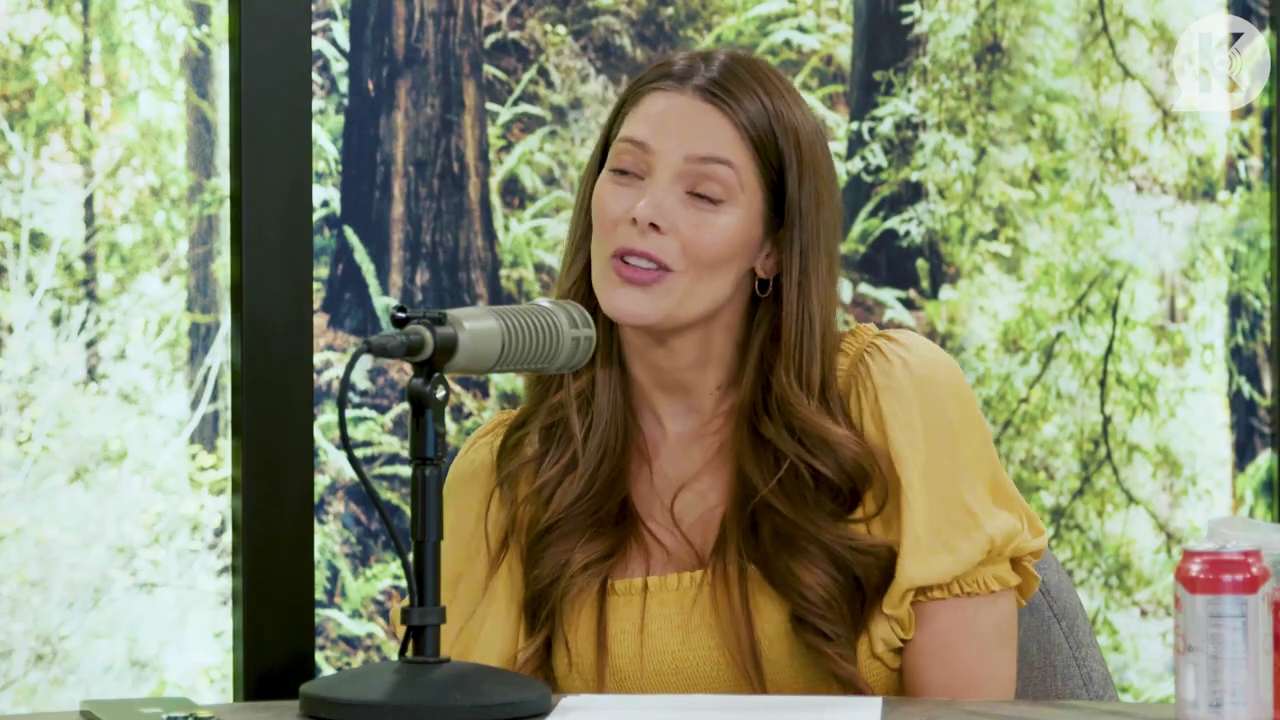 Ashley-Greene-dot-nl_TheTwilightEffect-BreakingDawnPart2-RewatchPart1of3-0532.jpg