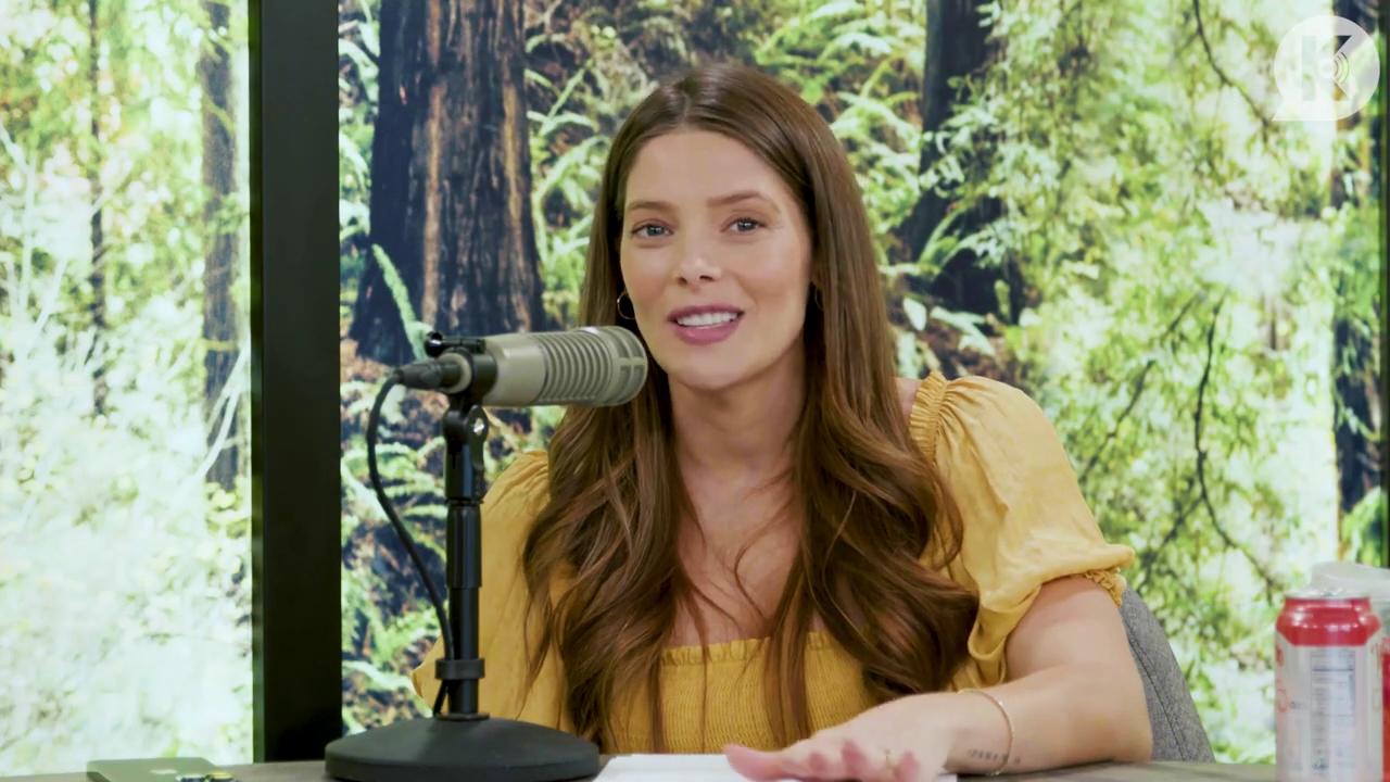 Ashley-Greene-dot-nl_TheTwilightEffect-BreakingDawnPart2-RewatchPart1of3-0537.jpg