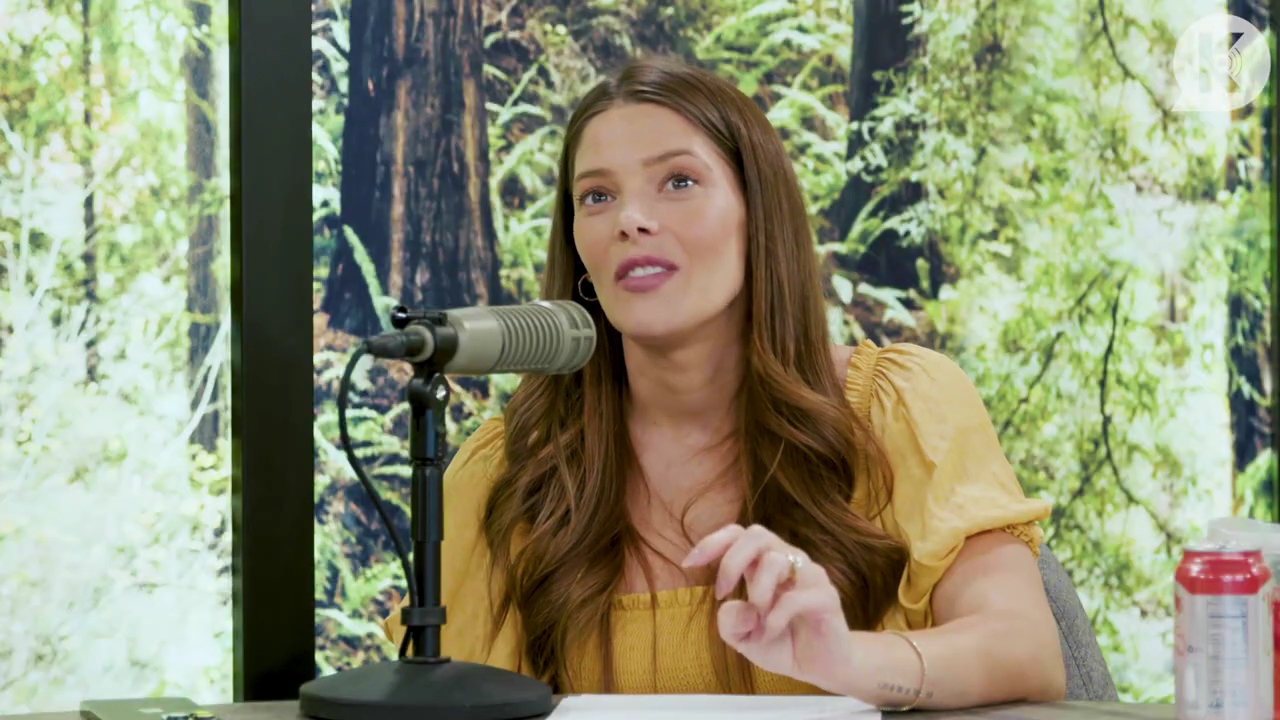 Ashley-Greene-dot-nl_TheTwilightEffect-BreakingDawnPart2-RewatchPart1of3-0539.jpg