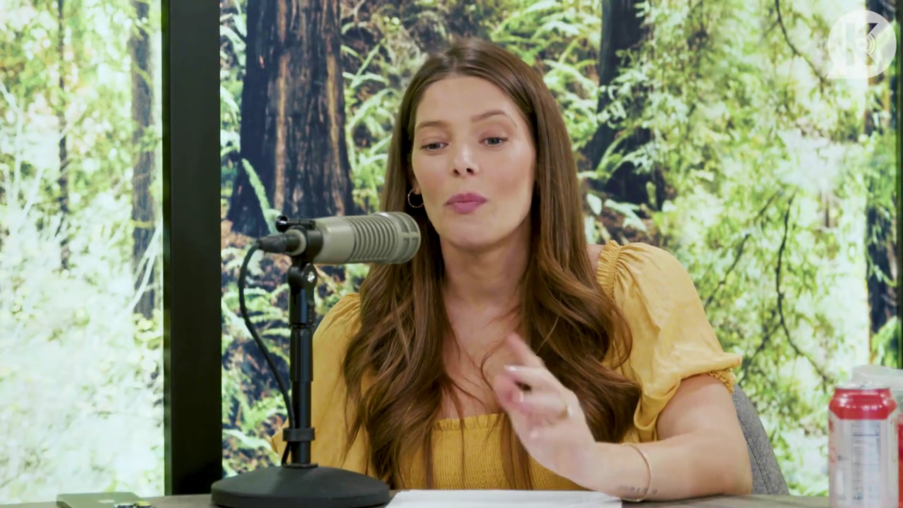 Ashley-Greene-dot-nl_TheTwilightEffect-BreakingDawnPart2-RewatchPart1of3-0540.jpg