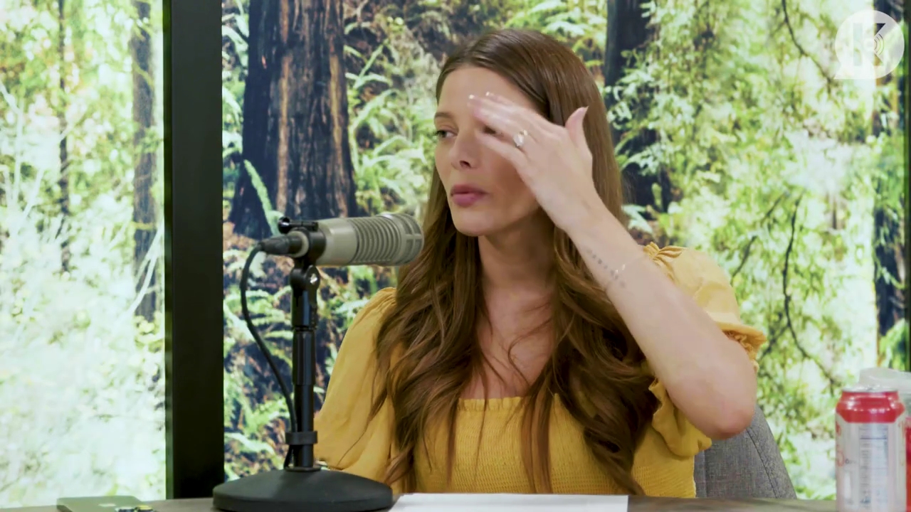 Ashley-Greene-dot-nl_TheTwilightEffect-BreakingDawnPart2-RewatchPart1of3-0542.jpg