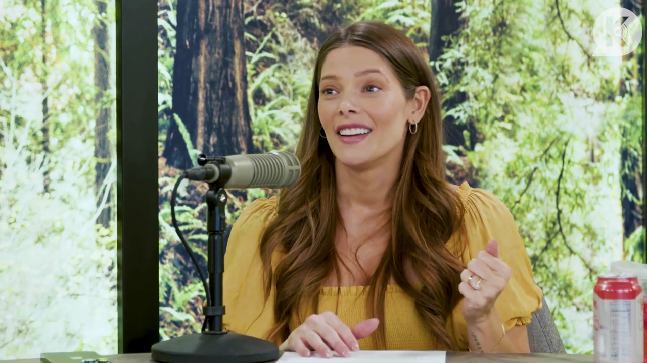 Ashley-Greene-dot-nl_TheTwilightEffect-BreakingDawnPart2-RewatchPart1of3-0547.jpg