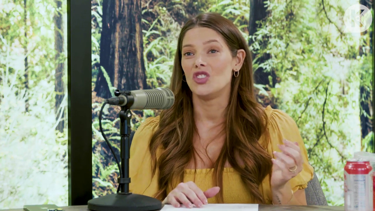Ashley-Greene-dot-nl_TheTwilightEffect-BreakingDawnPart2-RewatchPart1of3-0548.jpg