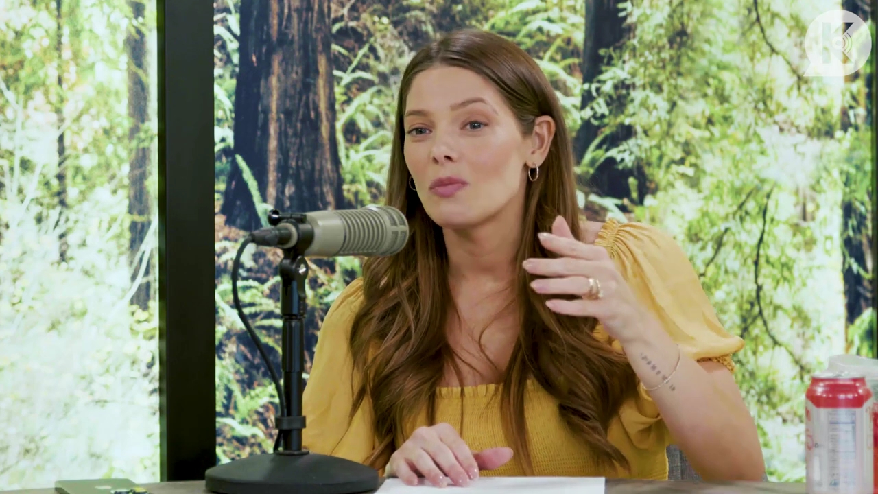Ashley-Greene-dot-nl_TheTwilightEffect-BreakingDawnPart2-RewatchPart1of3-0550.jpg
