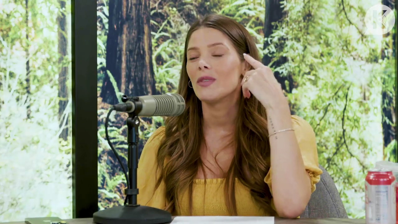 Ashley-Greene-dot-nl_TheTwilightEffect-BreakingDawnPart2-RewatchPart1of3-0553.jpg