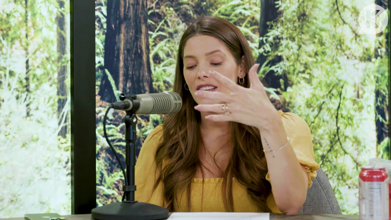 Ashley-Greene-dot-nl_TheTwilightEffect-BreakingDawnPart2-RewatchPart1of3-0555.jpg