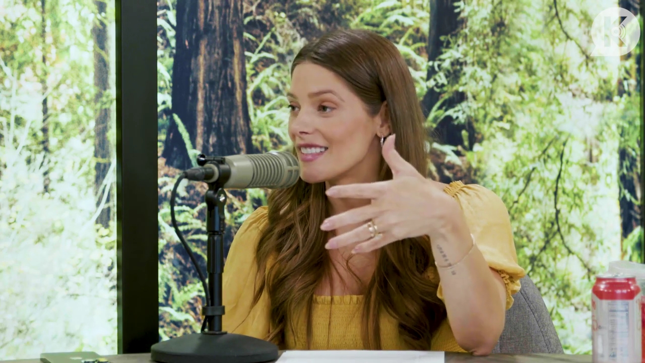 Ashley-Greene-dot-nl_TheTwilightEffect-BreakingDawnPart2-RewatchPart1of3-0556.jpg