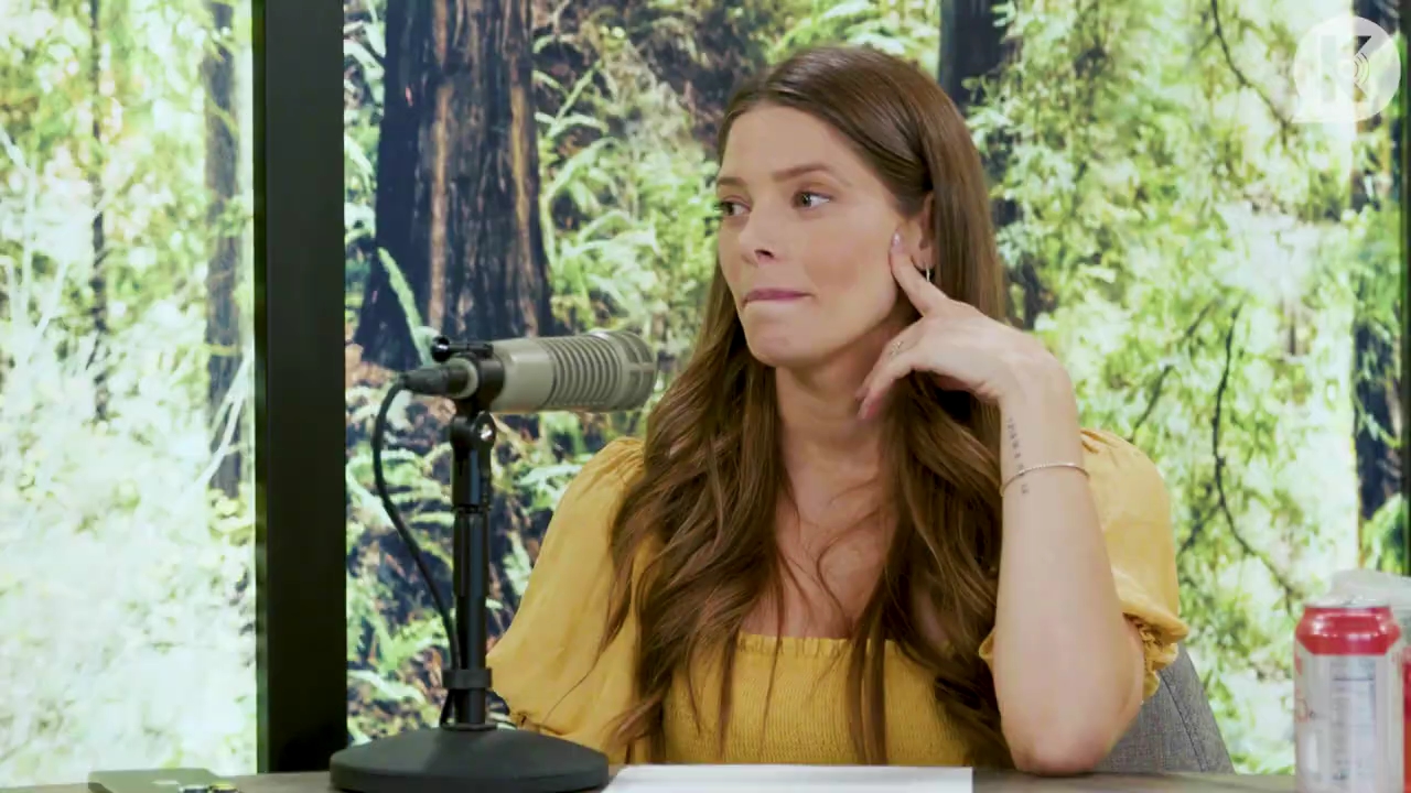 Ashley-Greene-dot-nl_TheTwilightEffect-BreakingDawnPart2-RewatchPart1of3-0563.jpg