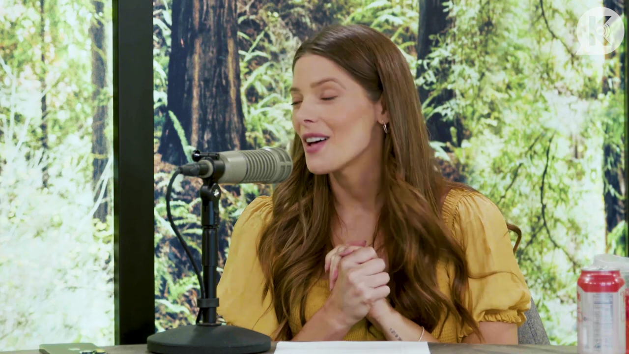 Ashley-Greene-dot-nl_TheTwilightEffect-BreakingDawnPart2-RewatchPart1of3-0573.jpg
