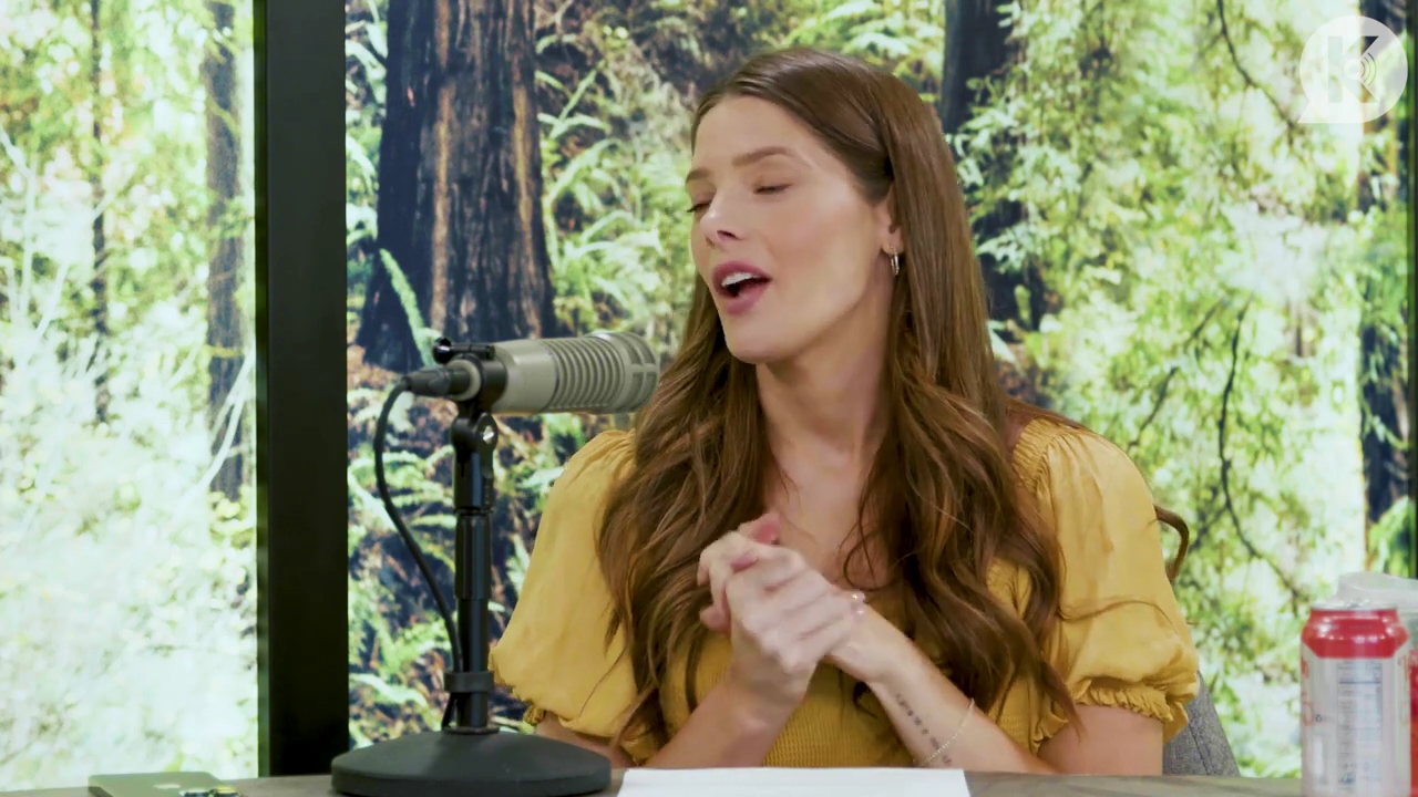 Ashley-Greene-dot-nl_TheTwilightEffect-BreakingDawnPart2-RewatchPart1of3-0574.jpg