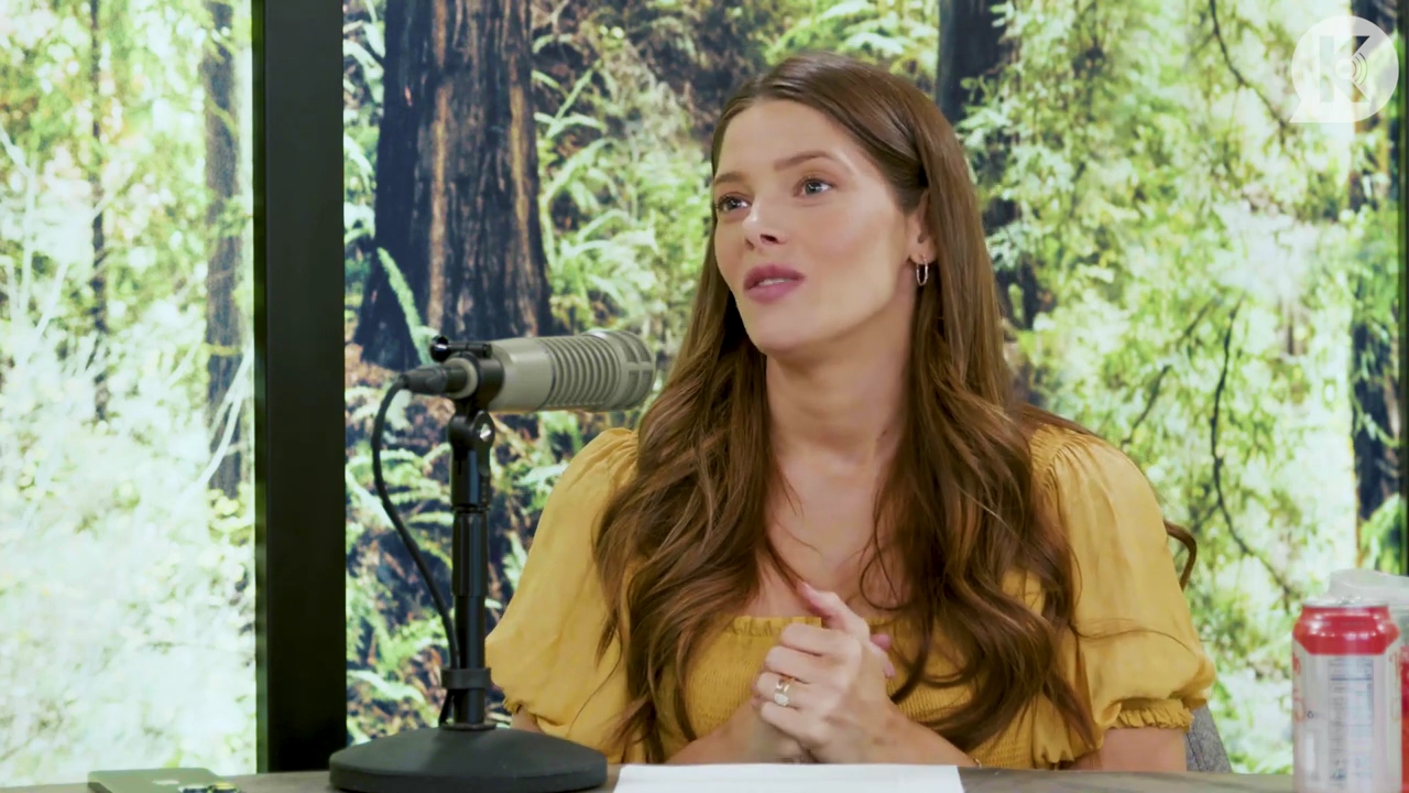 Ashley-Greene-dot-nl_TheTwilightEffect-BreakingDawnPart2-RewatchPart1of3-0576.jpg
