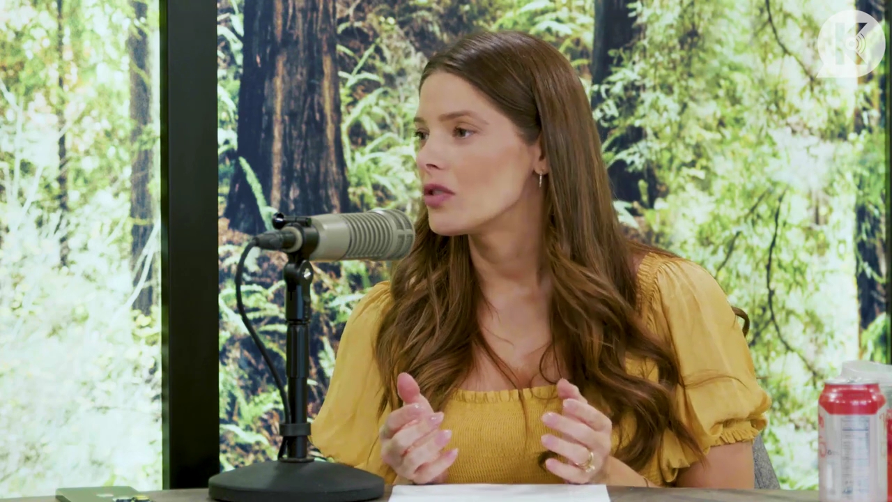 Ashley-Greene-dot-nl_TheTwilightEffect-BreakingDawnPart2-RewatchPart1of3-0580.jpg