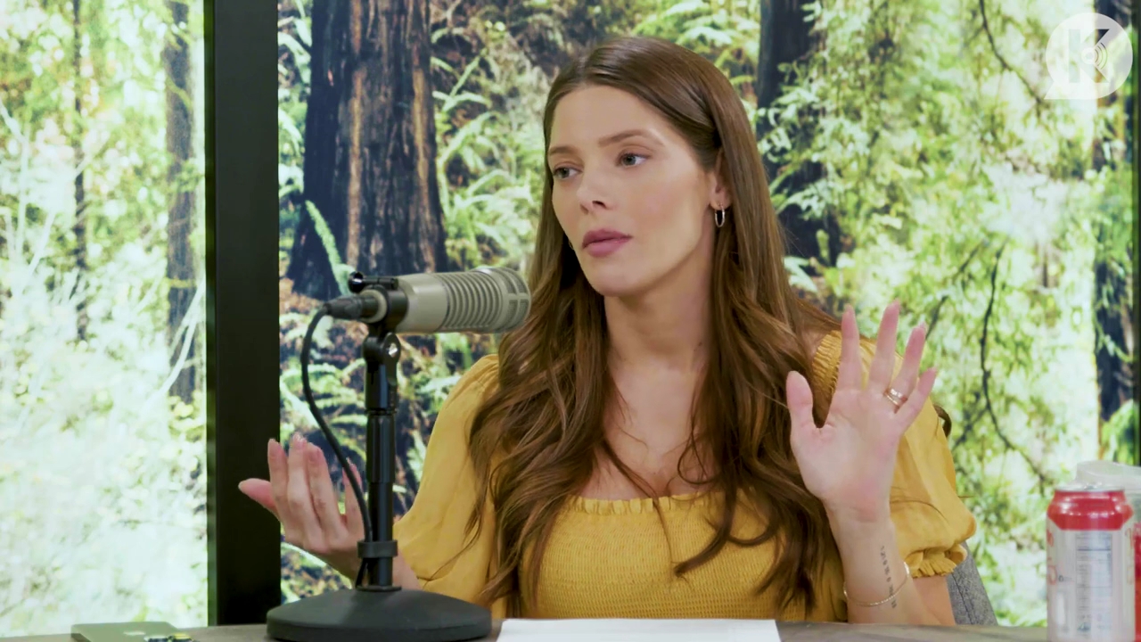 Ashley-Greene-dot-nl_TheTwilightEffect-BreakingDawnPart2-RewatchPart1of3-0583.jpg