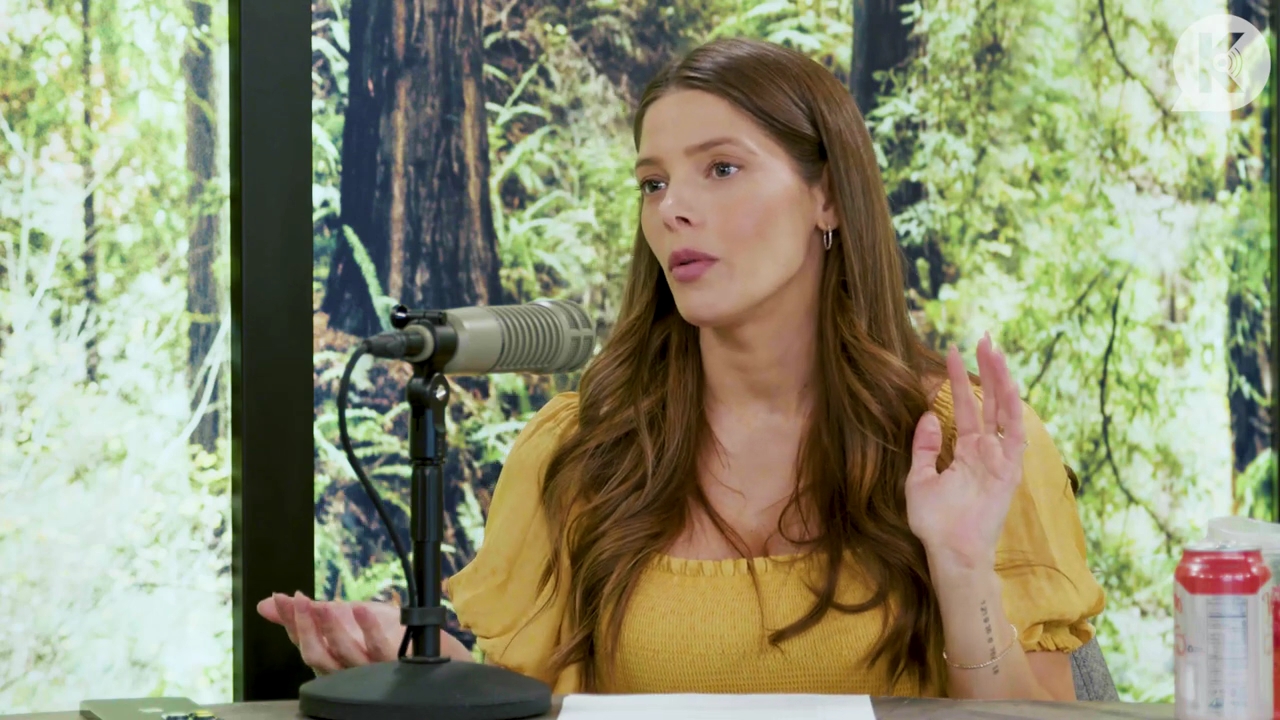 Ashley-Greene-dot-nl_TheTwilightEffect-BreakingDawnPart2-RewatchPart1of3-0584.jpg