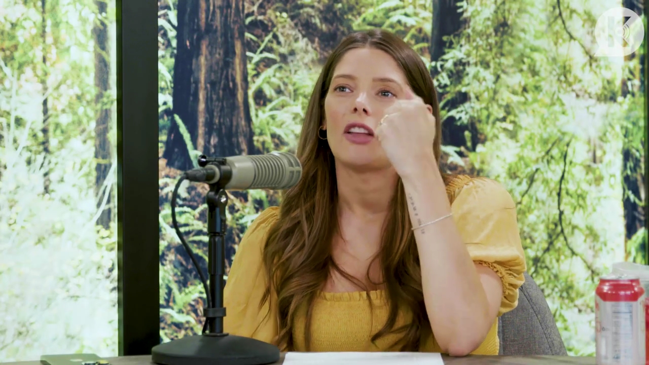 Ashley-Greene-dot-nl_TheTwilightEffect-BreakingDawnPart2-RewatchPart1of3-0616.jpg