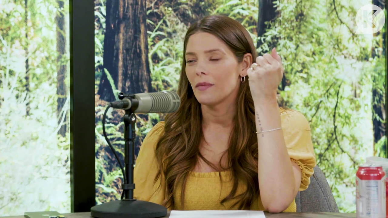 Ashley-Greene-dot-nl_TheTwilightEffect-BreakingDawnPart2-RewatchPart1of3-0617.jpg