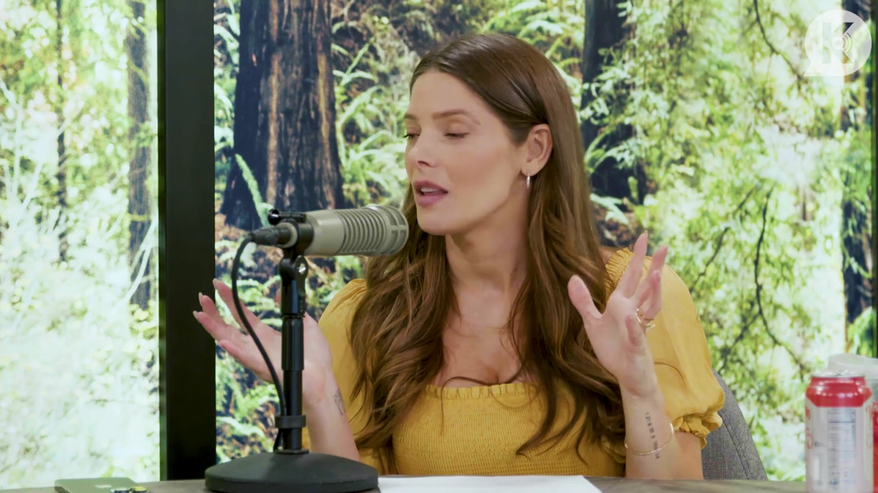 Ashley-Greene-dot-nl_TheTwilightEffect-BreakingDawnPart2-RewatchPart1of3-0627.jpg