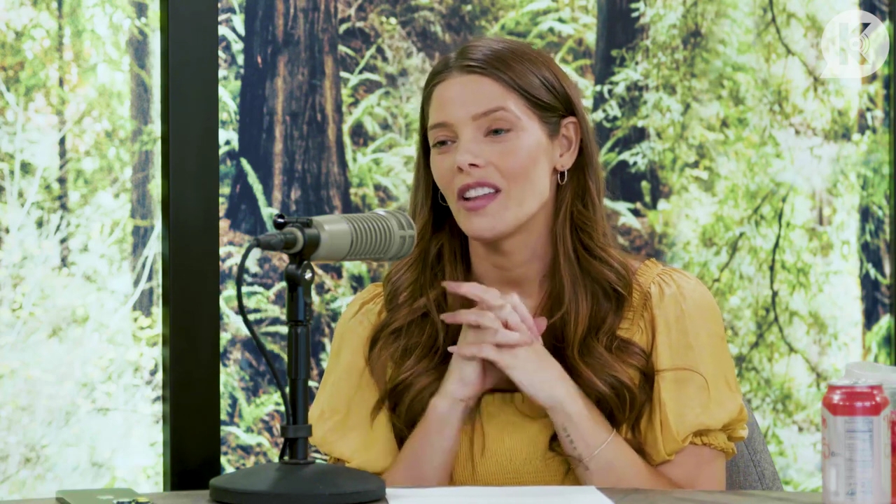 Ashley-Greene-dot-nl_TheTwilightEffect-BreakingDawnPart2-RewatchPart1of3-0630.jpg