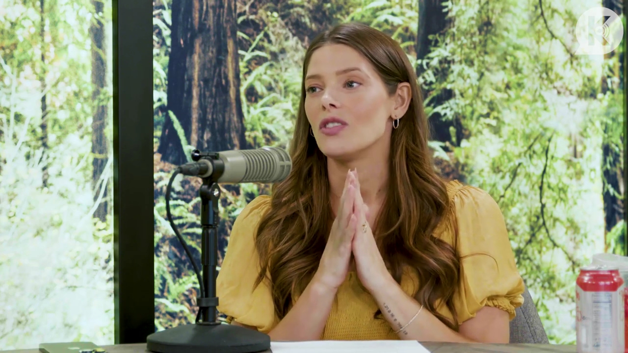 Ashley-Greene-dot-nl_TheTwilightEffect-BreakingDawnPart2-RewatchPart1of3-0634.jpg