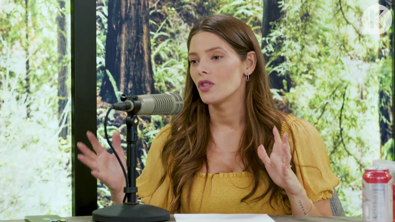 Ashley-Greene-dot-nl_TheTwilightEffect-BreakingDawnPart2-RewatchPart1of3-0640.jpg