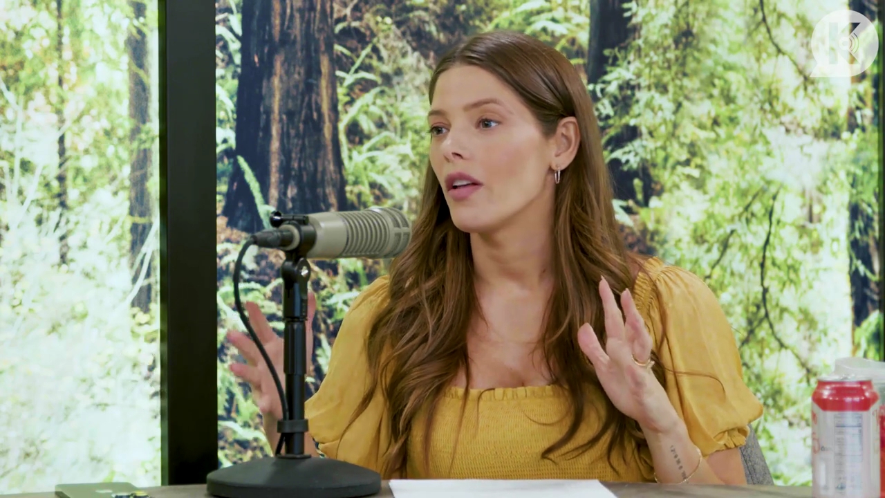 Ashley-Greene-dot-nl_TheTwilightEffect-BreakingDawnPart2-RewatchPart1of3-0641.jpg