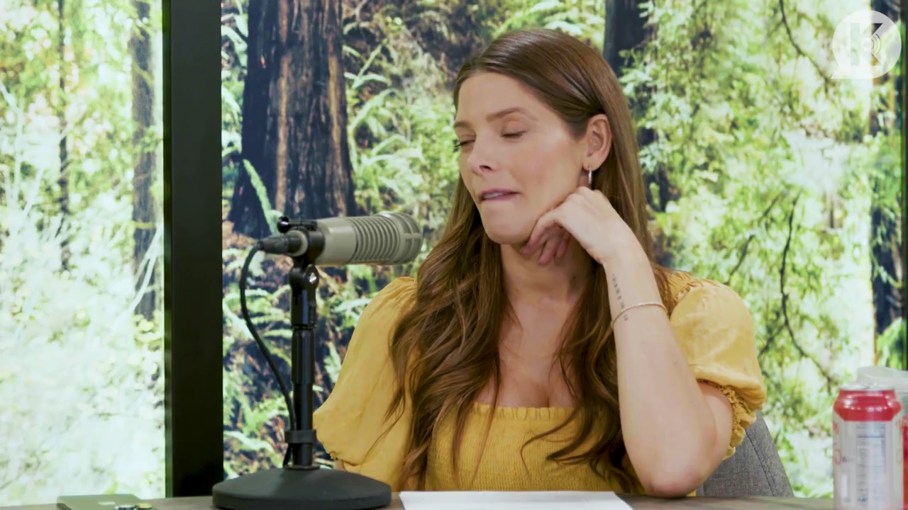 Ashley-Greene-dot-nl_TheTwilightEffect-BreakingDawnPart2-RewatchPart1of3-0659.jpg