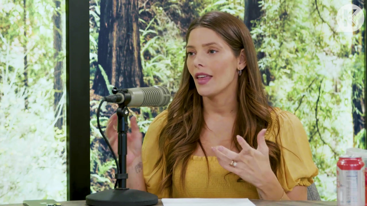 Ashley-Greene-dot-nl_TheTwilightEffect-BreakingDawnPart2-RewatchPart1of3-0684.jpg