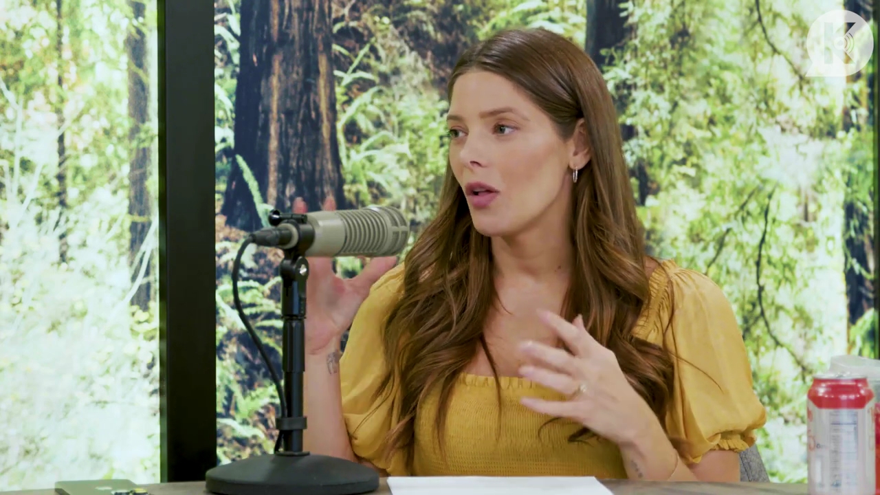 Ashley-Greene-dot-nl_TheTwilightEffect-BreakingDawnPart2-RewatchPart1of3-0685.jpg